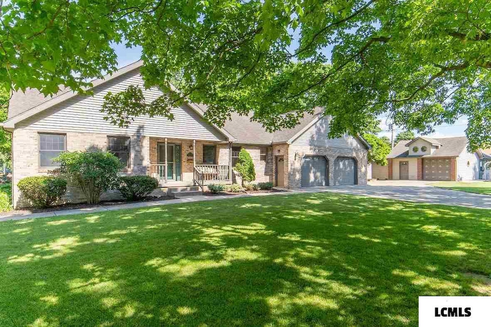 227 3rd St unit 227 1/2 3rd Street, Lincoln, IL 62656 - photo 1