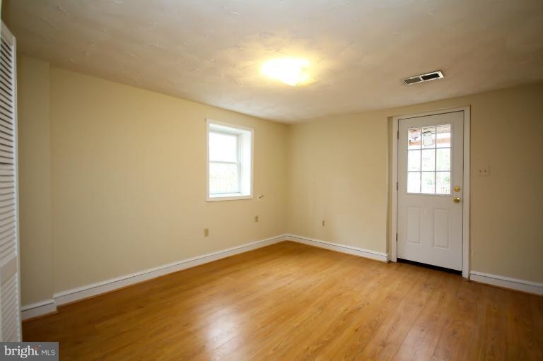 1012 Poplar Dr, Falls Church, VA 22046 - photo 1