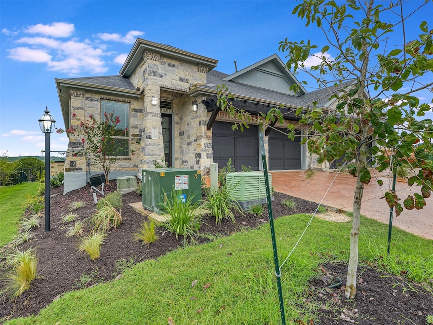 View of front of property featuring a front yard,