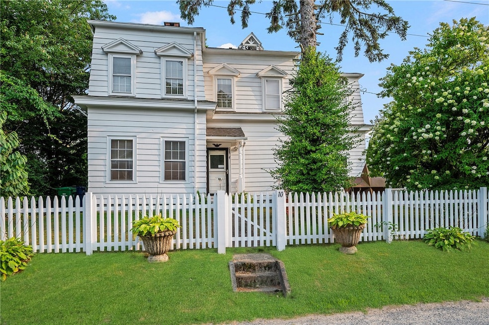 10 Hendricks St, Wakefield, RI 02879 - photo 1