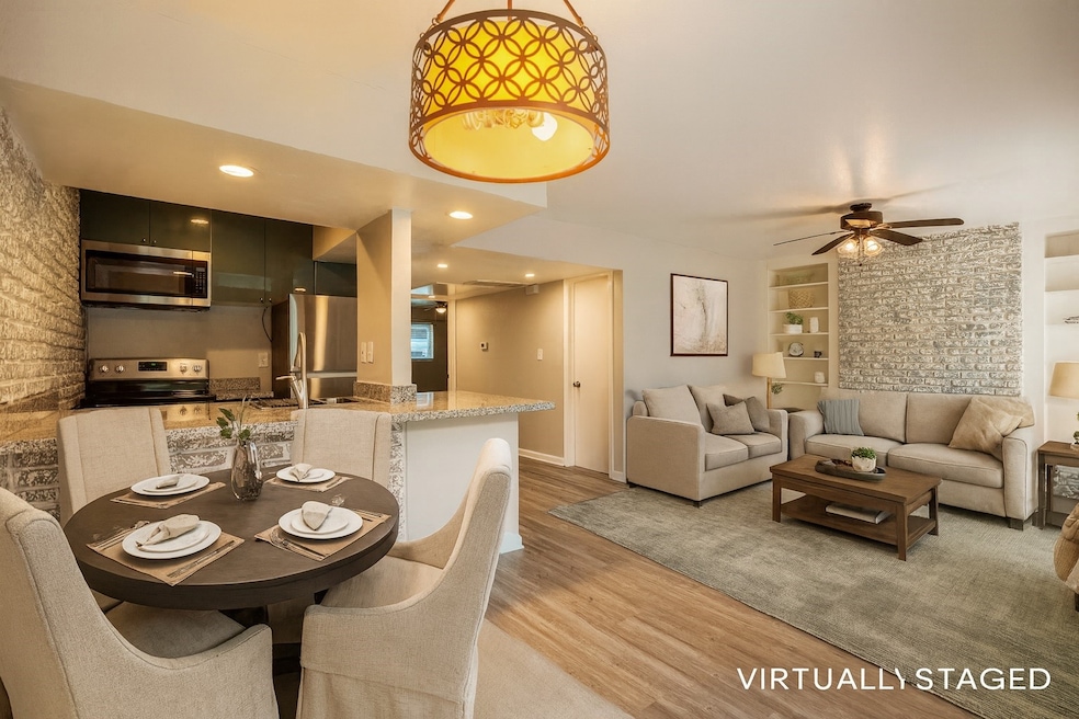 5343 Richmond Ave unit 12, Houston, TX 77056 - photo 1