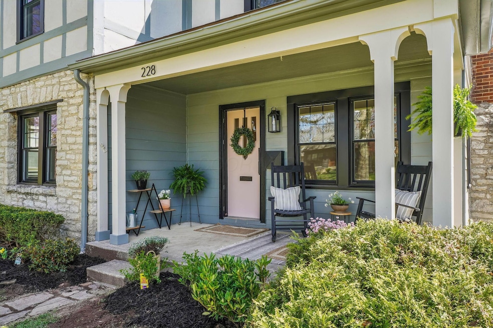 51-web-or-mls-228-s-roosevelt-ave
