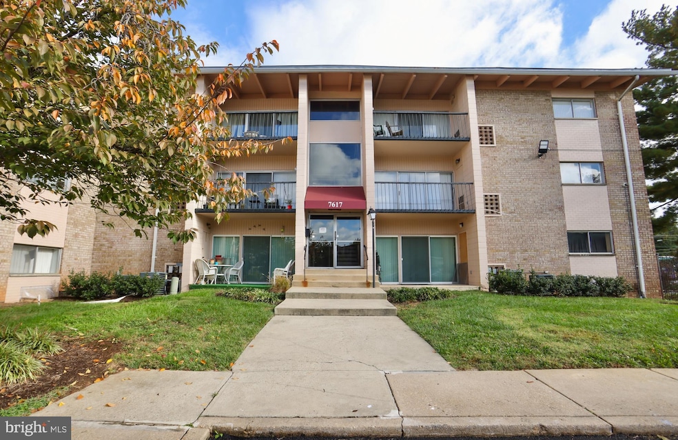 7617 Fontainebleau Dr unit 2138, New Carrollton, MD 20784 - photo 1