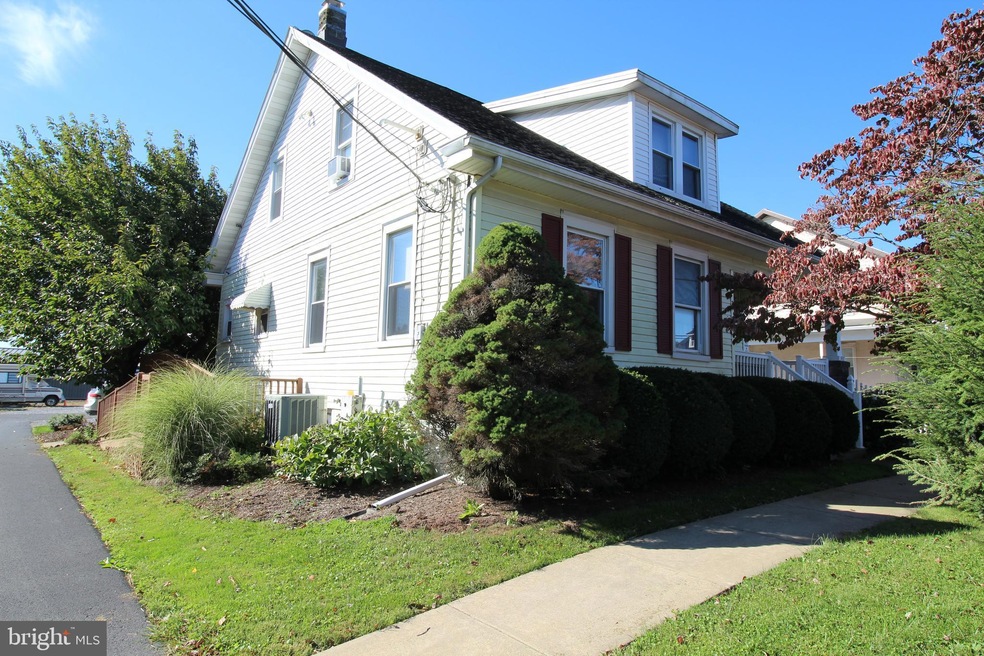 980 W Main St, New Holland, PA 17557 - photo 1