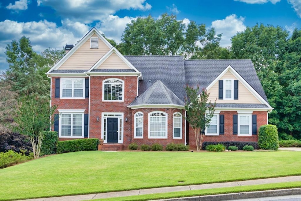 View of front of house featuring a front yard
