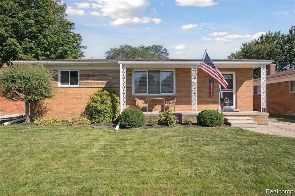 11483 Newbern Dr, Warren, MI 48093 - photo 1