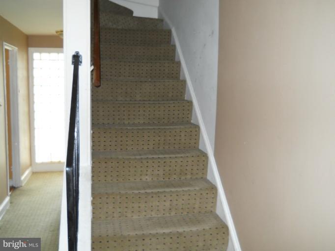 914 E Meadows Ct, Oxon Hill, MD 20745 - photo 1