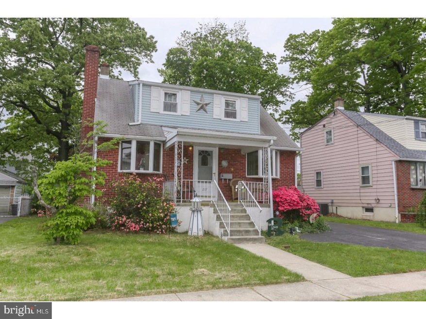 227 Fernwood Ave, Folsom, PA 19033 - photo 1