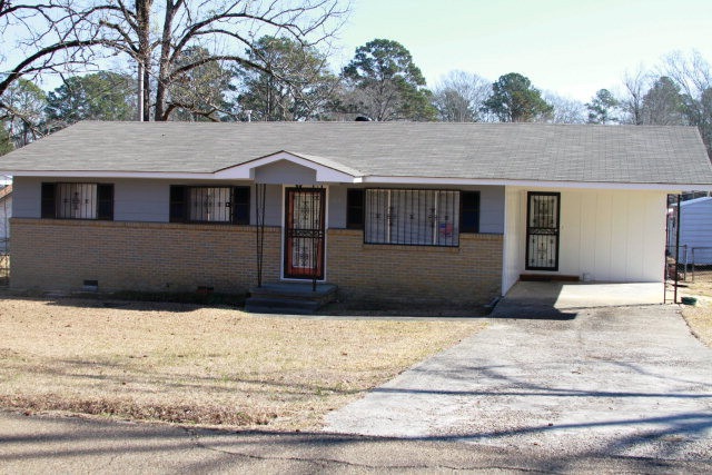 413 11th St, McComb, MS 39648 - photo 1
