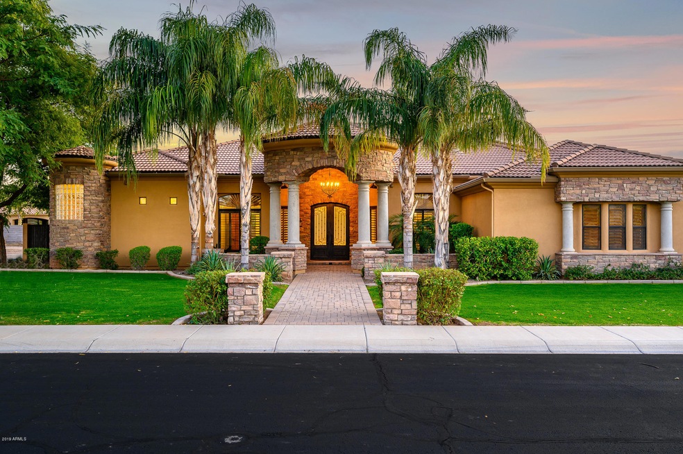 Manicured Front Entryway