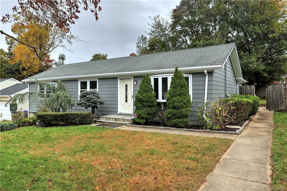 135 Dogwood Dr, Bridgeport, CT 06606 - photo 1