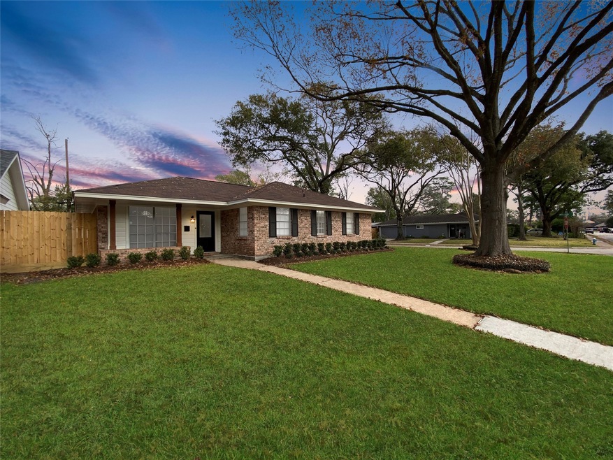 5102 Viking Dr, Houston, TX 77092 - photo 1