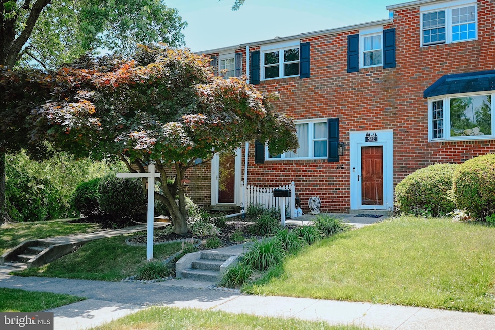 989 Regina Dr, Halethorpe, MD 21227 - photo 1