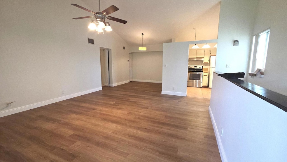 608 Gardens Dr unit 204, Pompano Beach, FL 33069 - photo 1