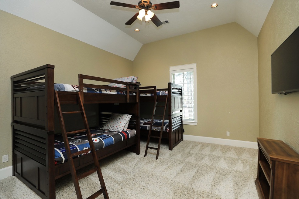 Large secondary bedroom