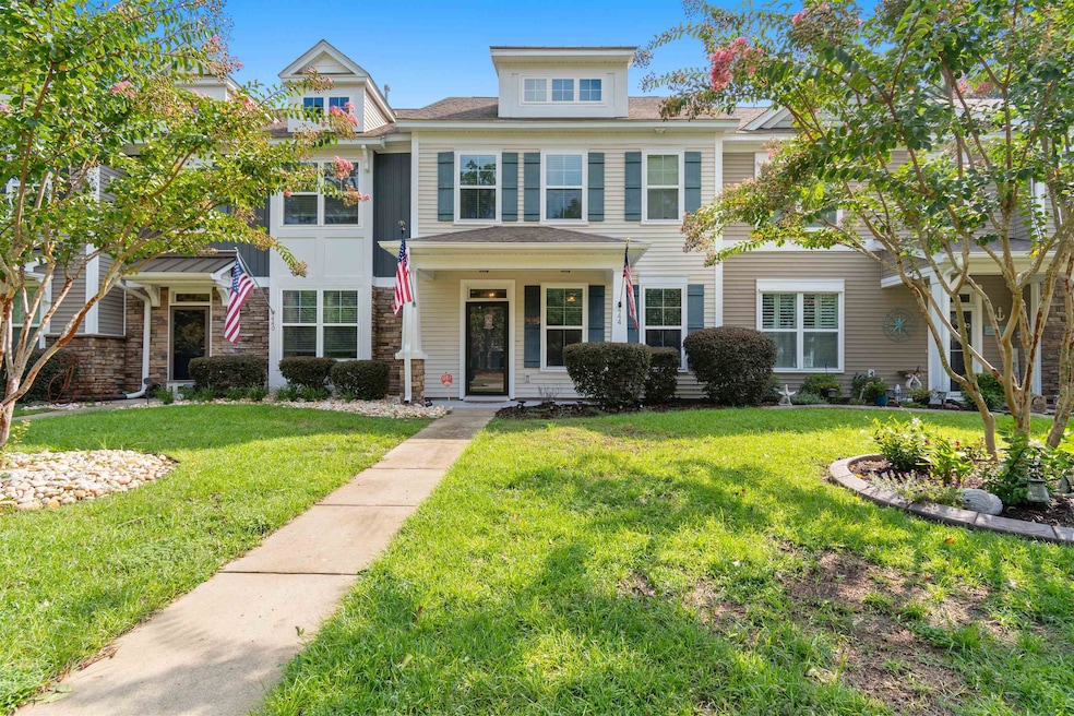 View of front of house featuring a front lawn