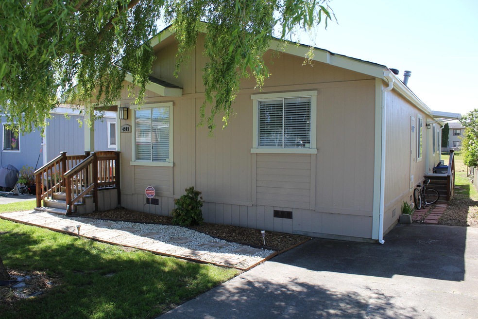 4989 Spruce - Main