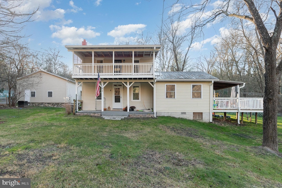 8 E Locust St, Mount Holly Springs, PA 17065 - photo 1