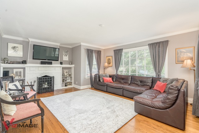 282 N Maple Ave, Elmhurst, IL 60126 - photo 1