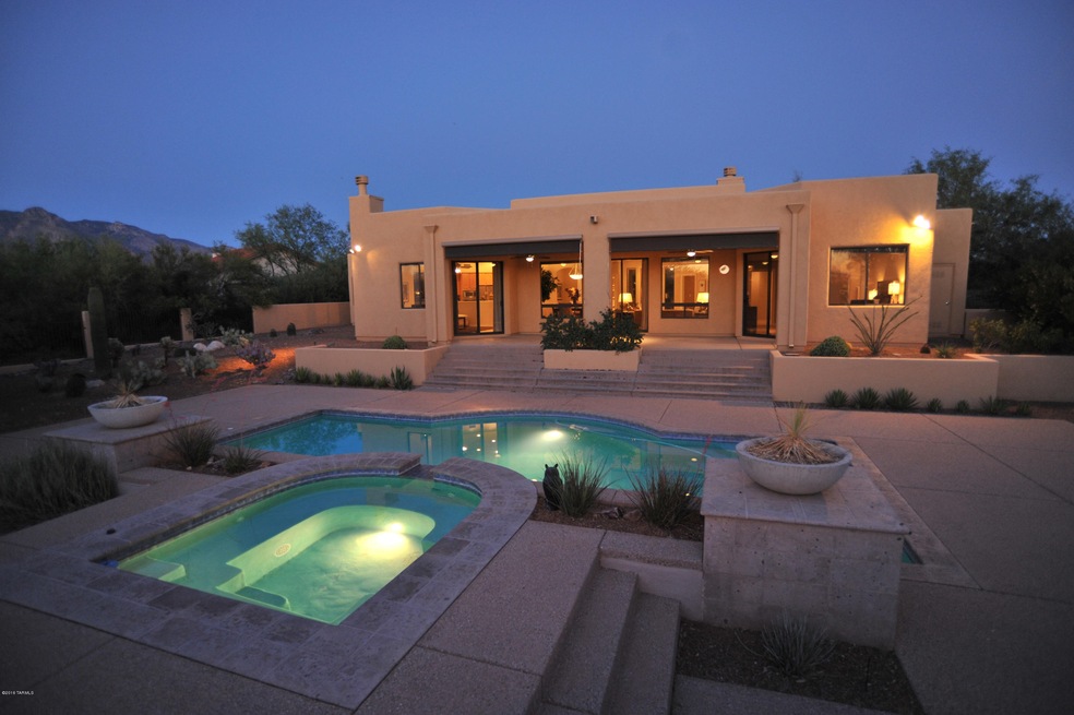 6817 N Corte Calabaza rear view