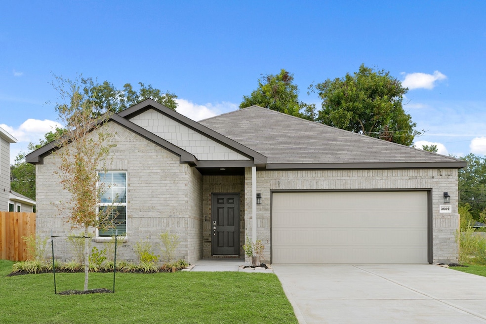 3609 Crawford St, Bay City, TX 77414 - photo 1