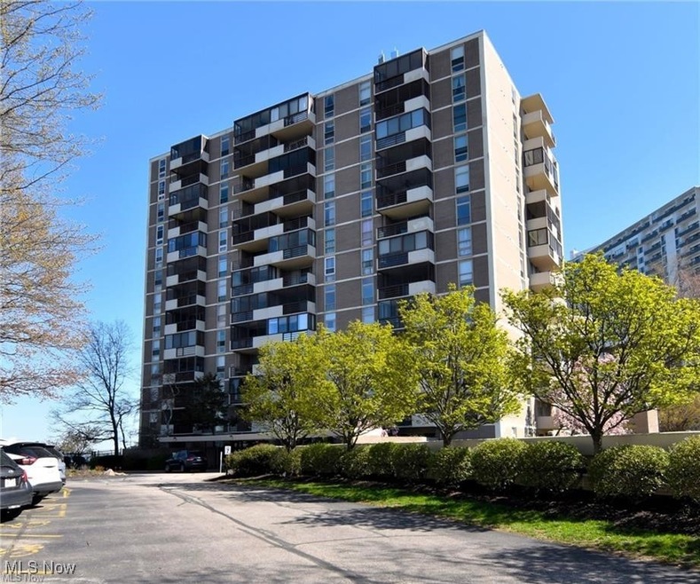 Bonneville Tower unit 117, Euclid, OH 44132 - photo 1