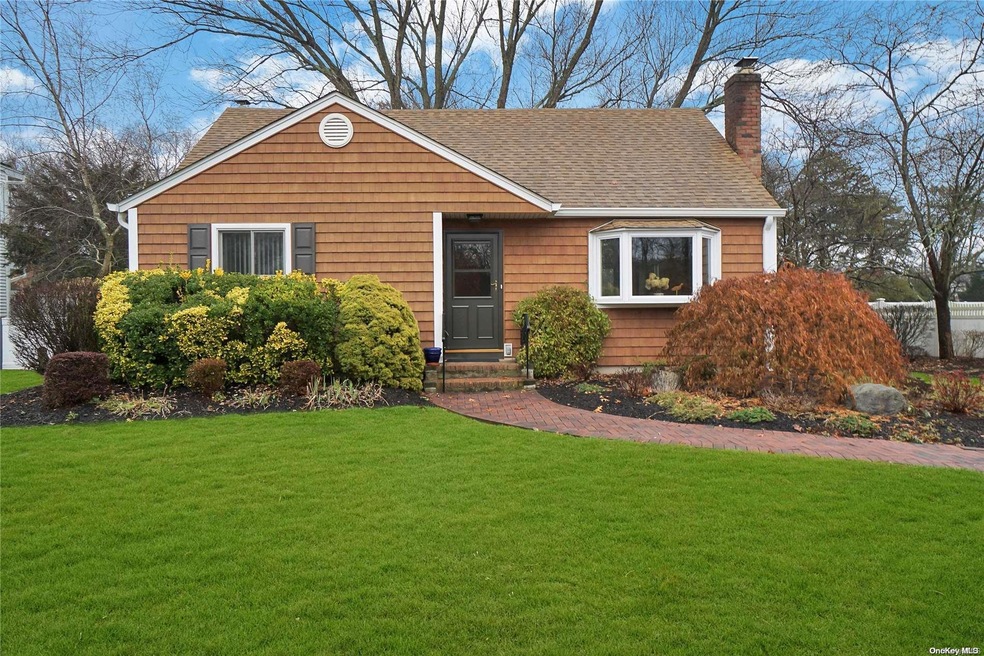 905 Chester Rd, Sayville, NY 11782 - photo 1