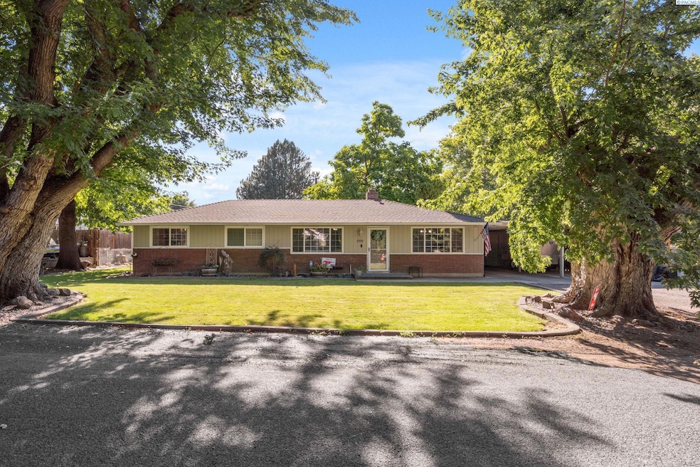 1043 Elm St, Prosser, WA 99350 - photo 1