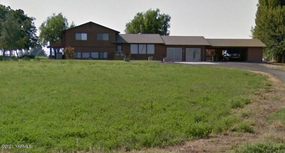820 E Stover
