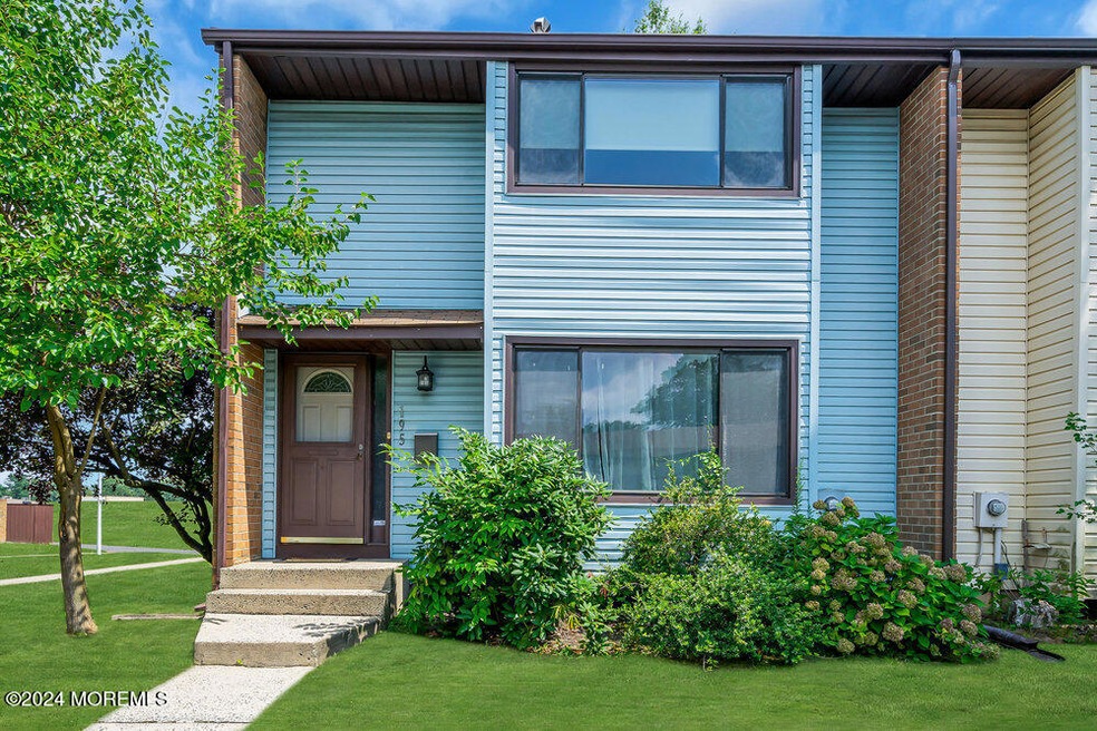 195 Canterbury Ct, East Windsor, NJ 08520 - photo 1