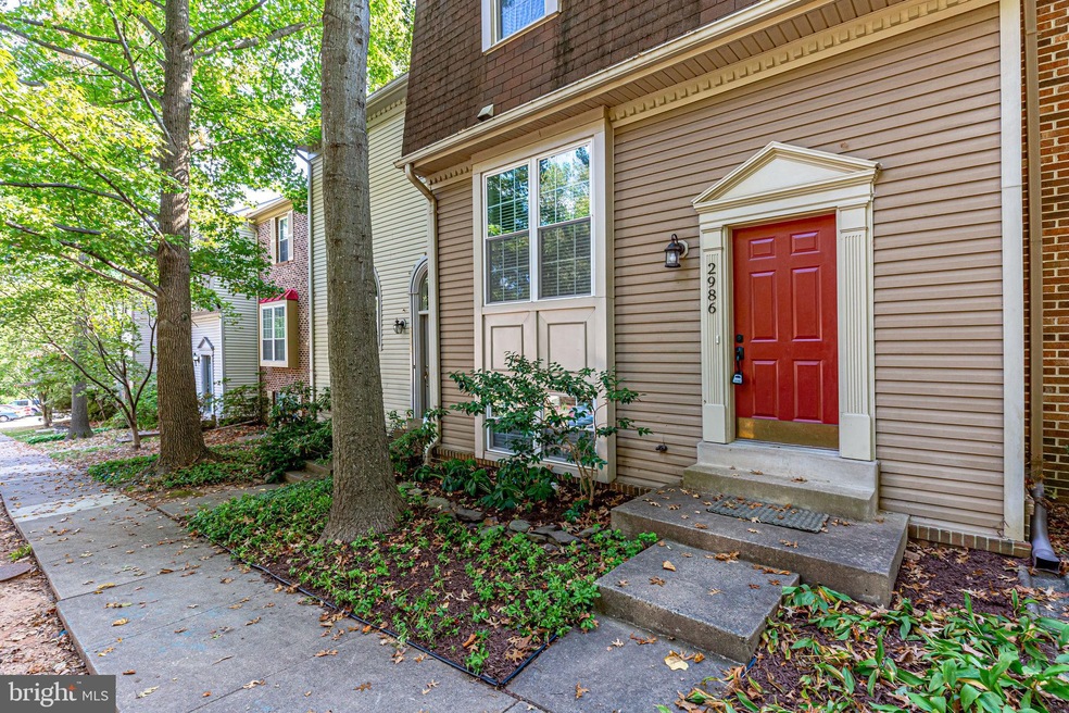 2986 Mission Square Dr, Fairfax, VA 22031 - photo 1