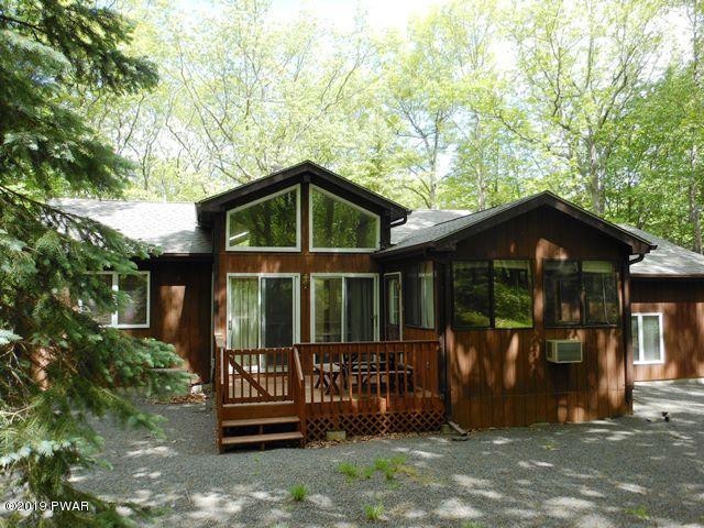 129 Surrey Ln, Hawley, PA 18428 - photo 1