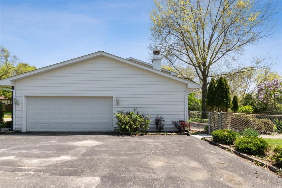 4225 Sunland Ct SE, Cedar Rapids, IA 52403 - photo 1