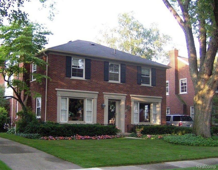 120 Hall Place, Grosse Pointe Farms, MI 48236 - photo 1