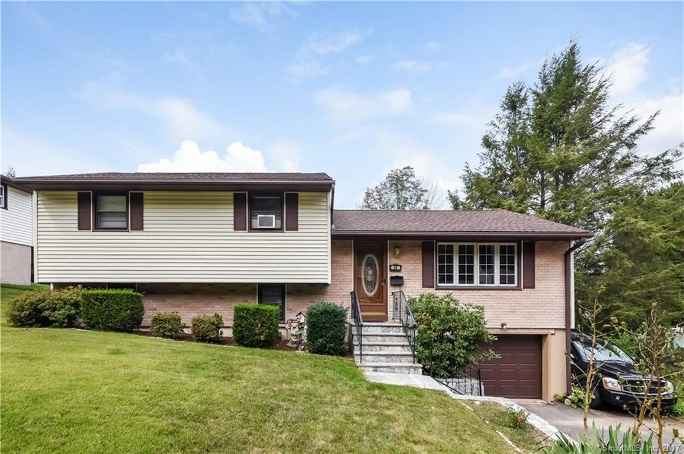 68 Newport Dr, Waterbury, CT 06705 - photo 1