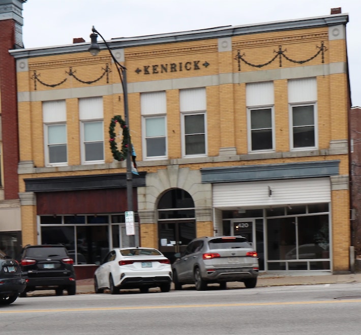 416 Central St, Franklin, NH 03235 - photo 1