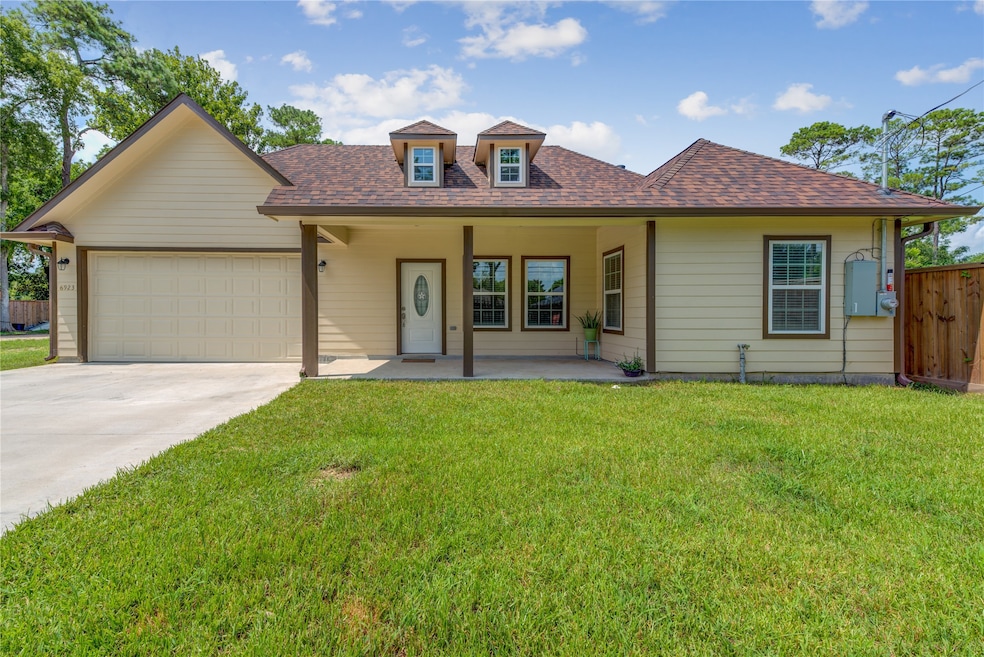 6923 Finch St, Houston, TX 77028 - photo 1