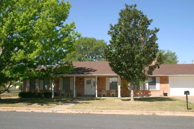 109 Crestwood Dr, Fredericksburg, TX 78624 - photo 1