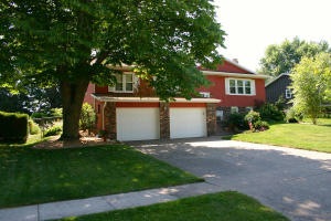 710 Woodland Way