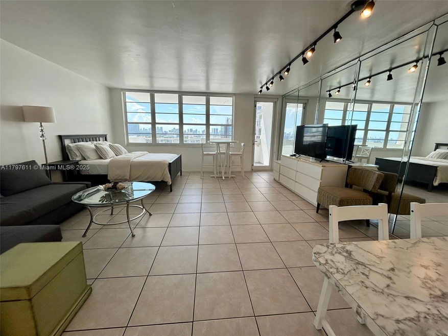 The Decoplage unit 1220, Miami Beach, FL 33139 - photo 1