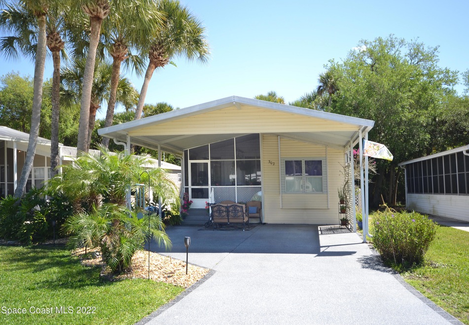 302 Plantation Dr, Titusville, FL 32780 - photo 1