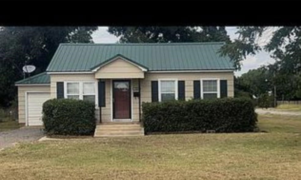 1021 E Gladstone Ave, Frederick, OK 73542 - photo 1