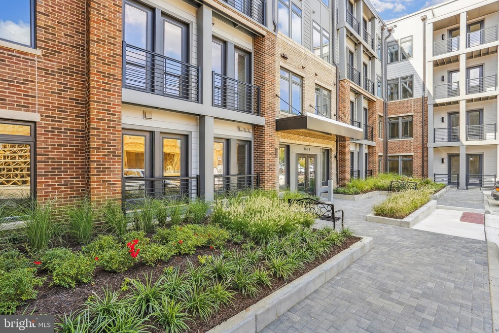 1675 Bandit Loop unit 406B, Reston, VA 20190 - photo 1