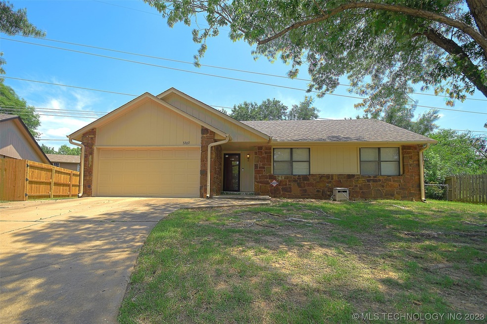 3207 S Maple Place, Broken Arrow, OK 74012 - photo 1