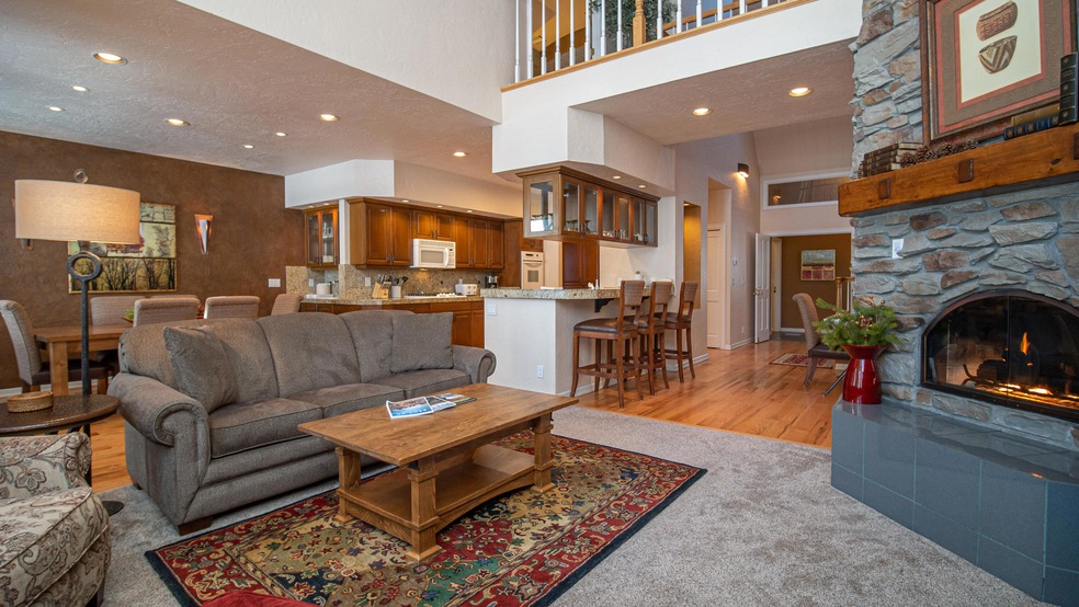 57042 Peppermill Cir unit 25-C, Sunriver, OR 97707 - photo 1