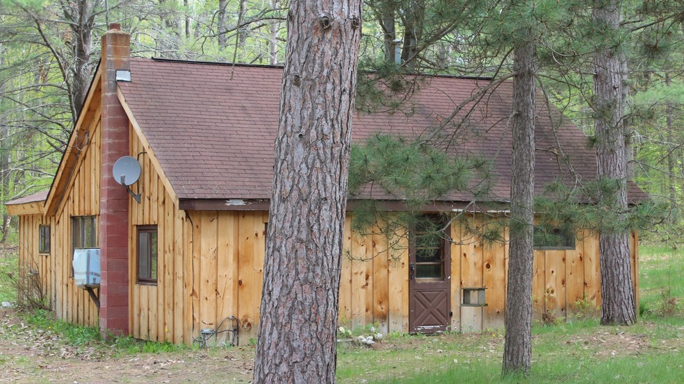 2 Bedroom Cabin on 8.5 Wooded Acres