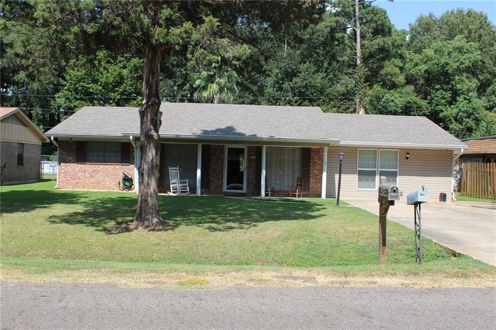 FRONT: NICE FRONT PORCH