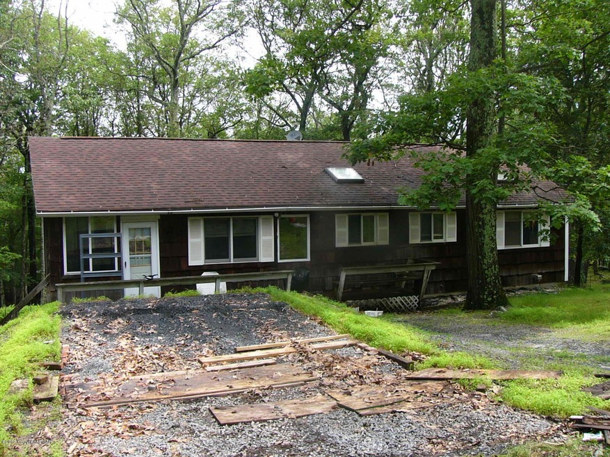 165 Mockingbird Ct, Bushkill, PA 18324 - photo 1