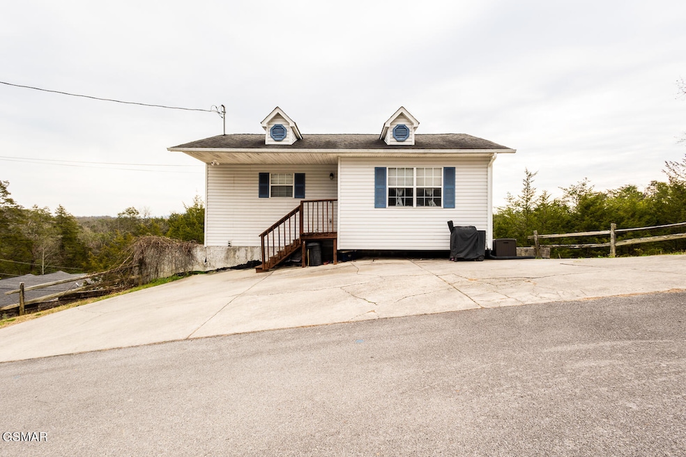 829 Union Crest Ct, Sevierville, TN 37876 - photo 1