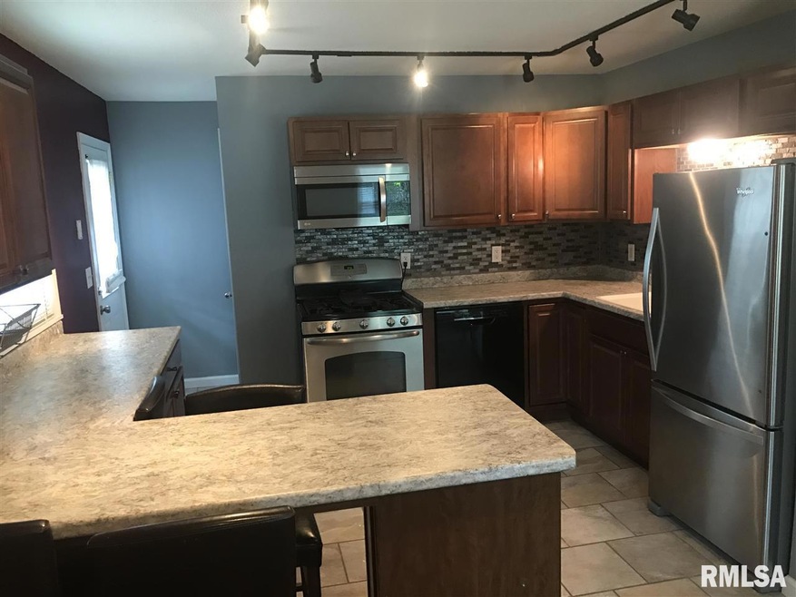 1840 Welshire Dr, Davenport, IA 52806 - photo 1